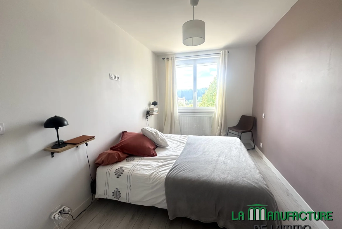 Maison F4 avec jardin et stationnement à Saint-Just-Malmont 