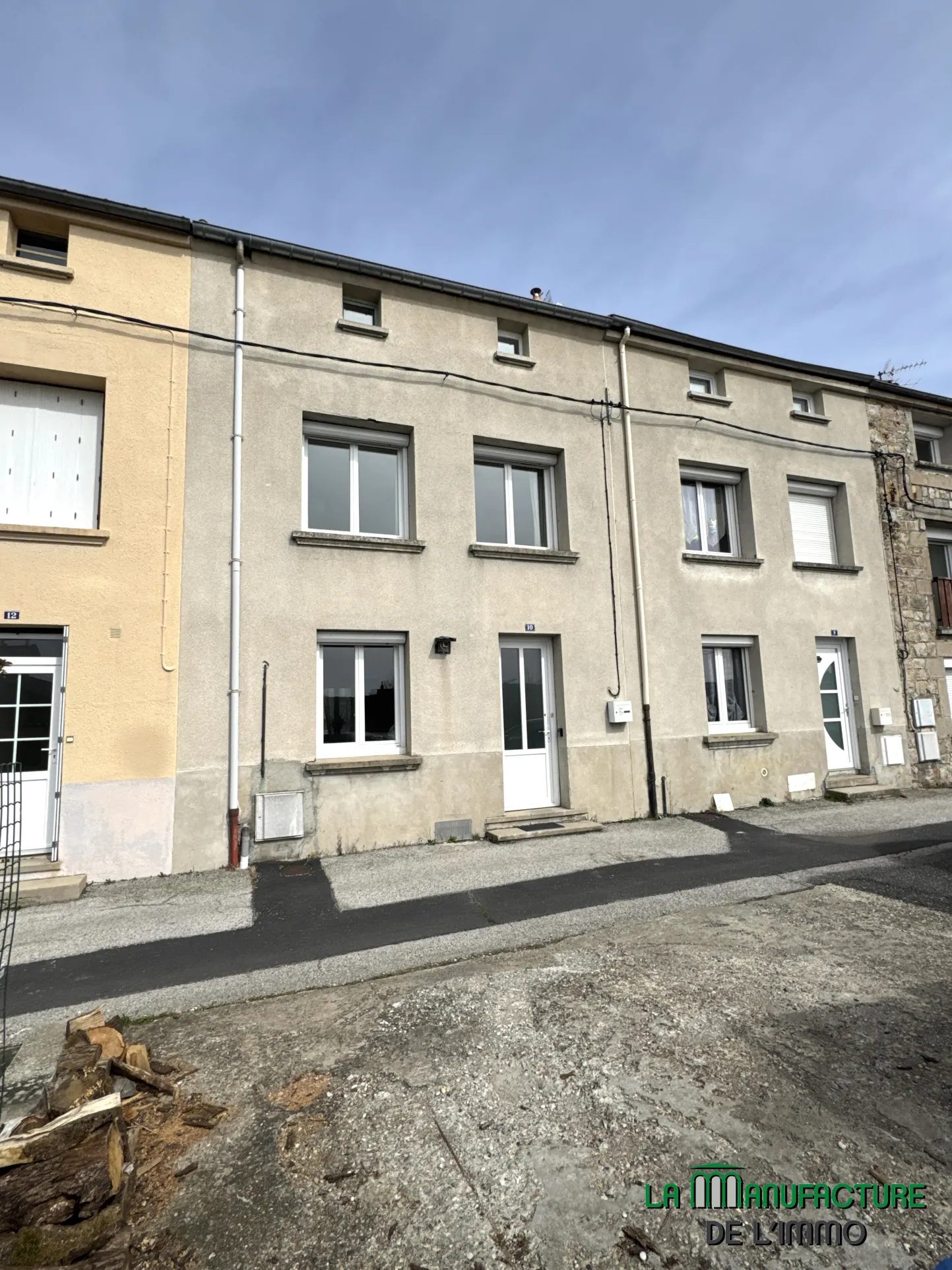 Maison F4 avec jardin et stationnement à Saint-Just-Malmont 