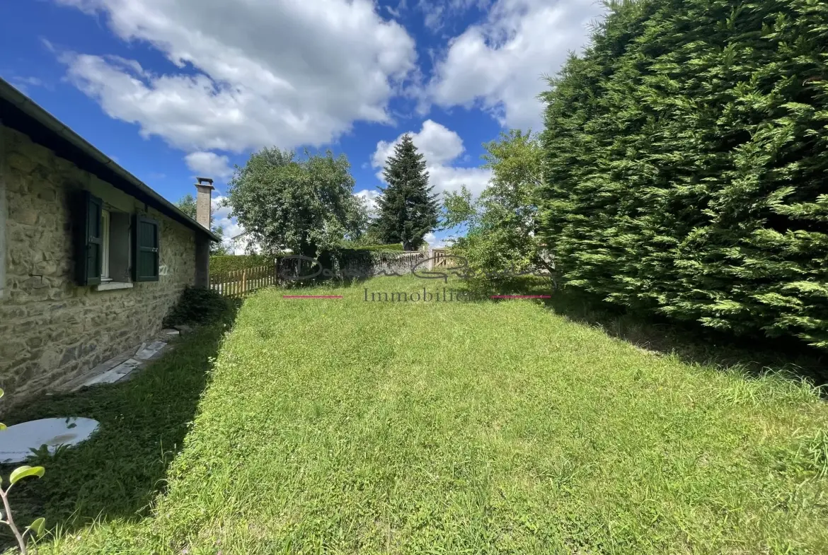 Ensemble immobilier à Cublize proche du lac des Sapins avec grand terrain 