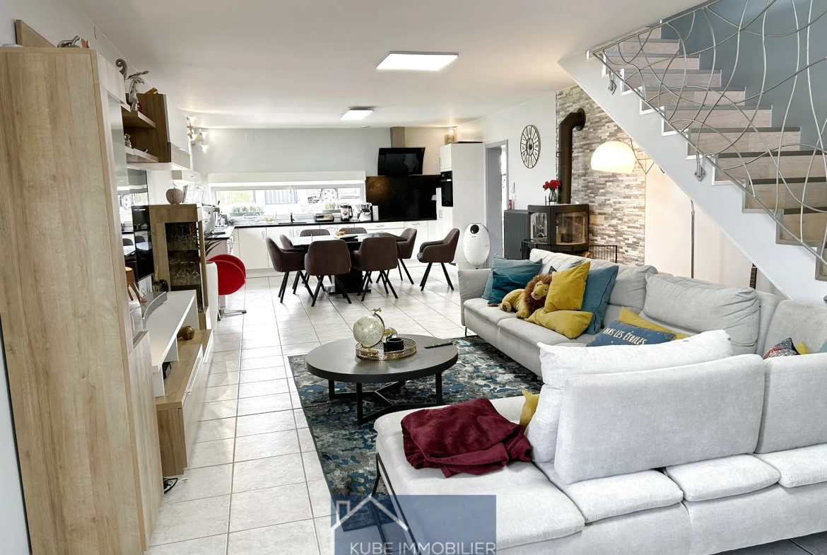 Belle maison d'architecte à St Jure avec terrasse et vue panoramique - 186 m² 