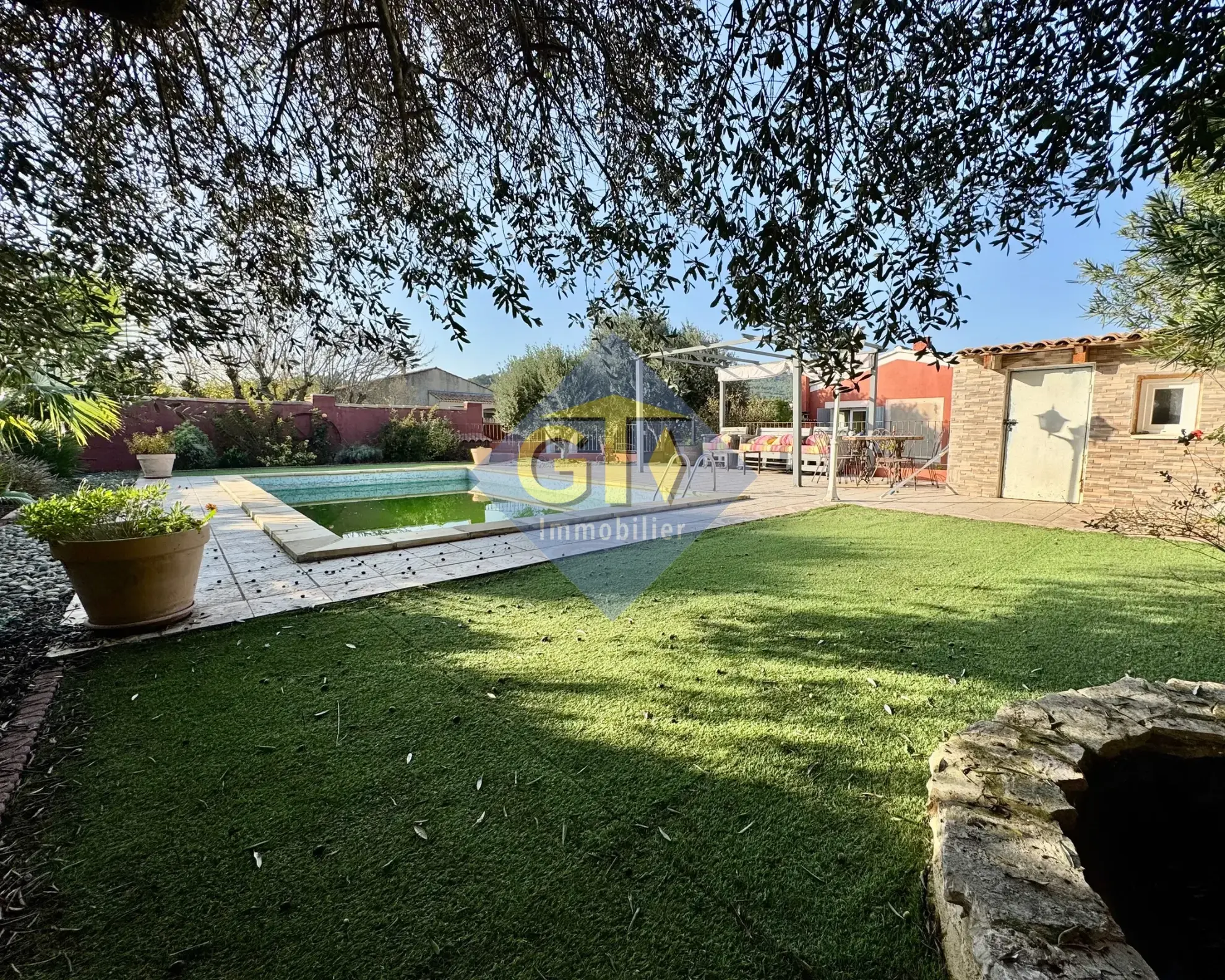 Villa avec piscine et grand jardin à Laudun l'Ardoise en vente 
