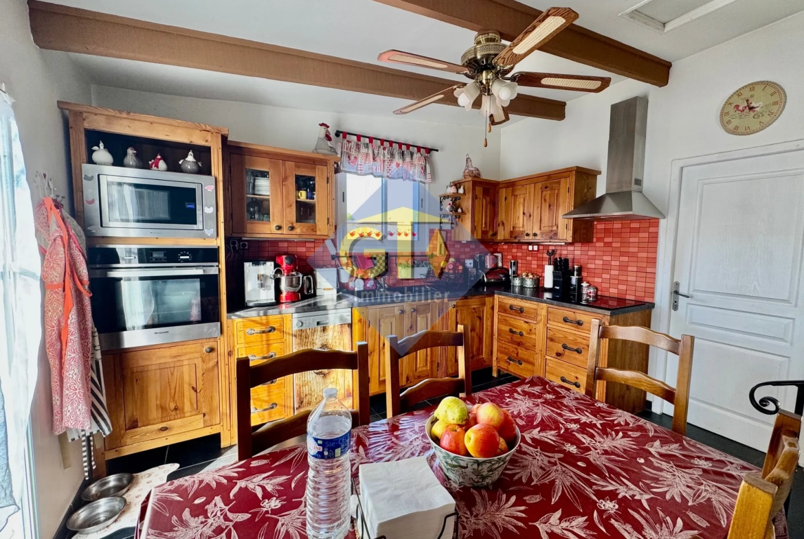 Villa avec piscine et grand jardin à Laudun l'Ardoise en vente 
