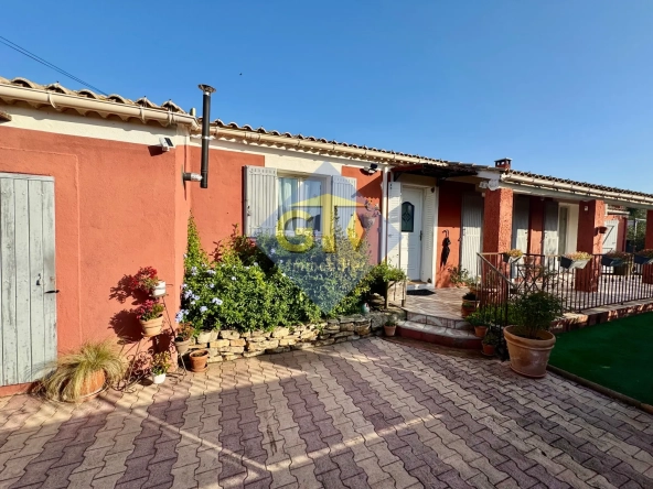 Villa avec piscine et grand jardin à Laudun l'Ardoise en vente