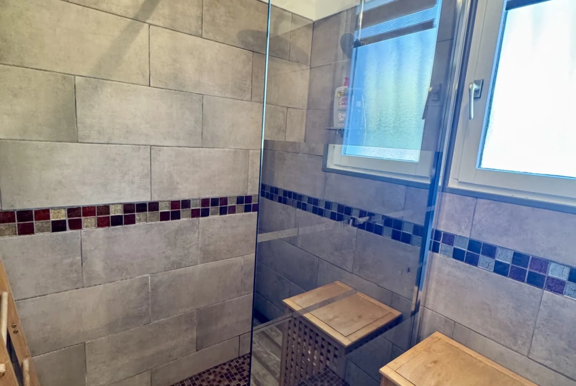 Villa avec piscine et grand jardin à Laudun l'Ardoise en vente 