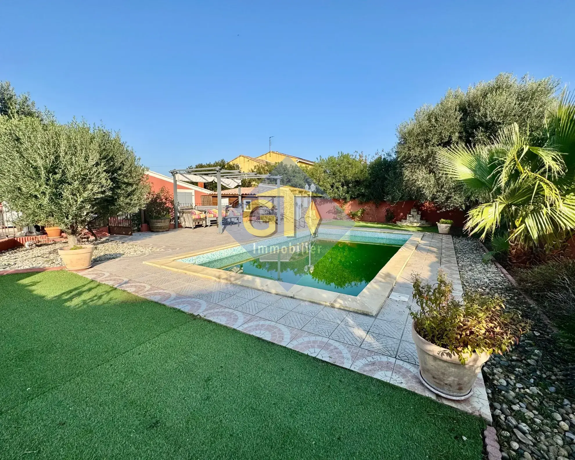 Villa avec piscine et grand jardin à Laudun l'Ardoise en vente 