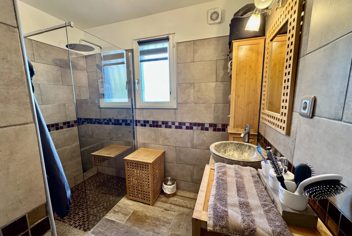 Villa avec piscine et grand jardin à Laudun l'Ardoise en vente 