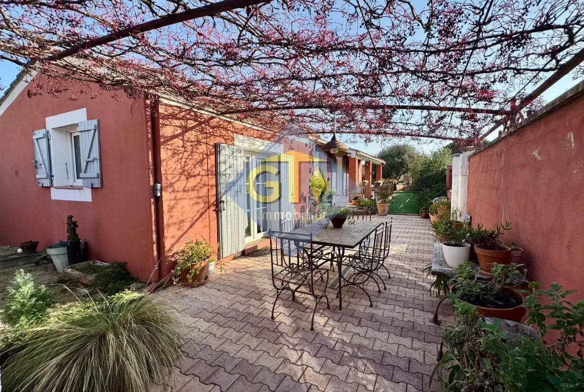 Villa avec piscine et grand jardin à Laudun l'Ardoise en vente 
