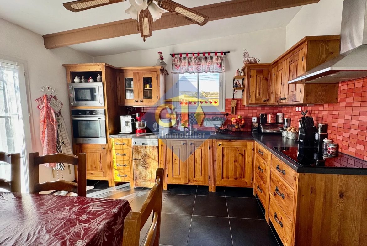 Villa avec piscine et grand jardin à Laudun l'Ardoise en vente 