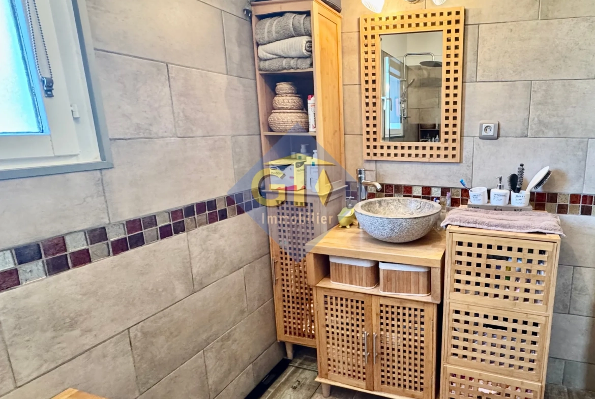 Villa avec piscine et grand jardin à Laudun l'Ardoise en vente 
