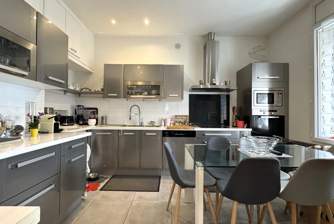 Appartement de 105 m² avec terrasse, garage à Nîmes - Quartier Marronniers 