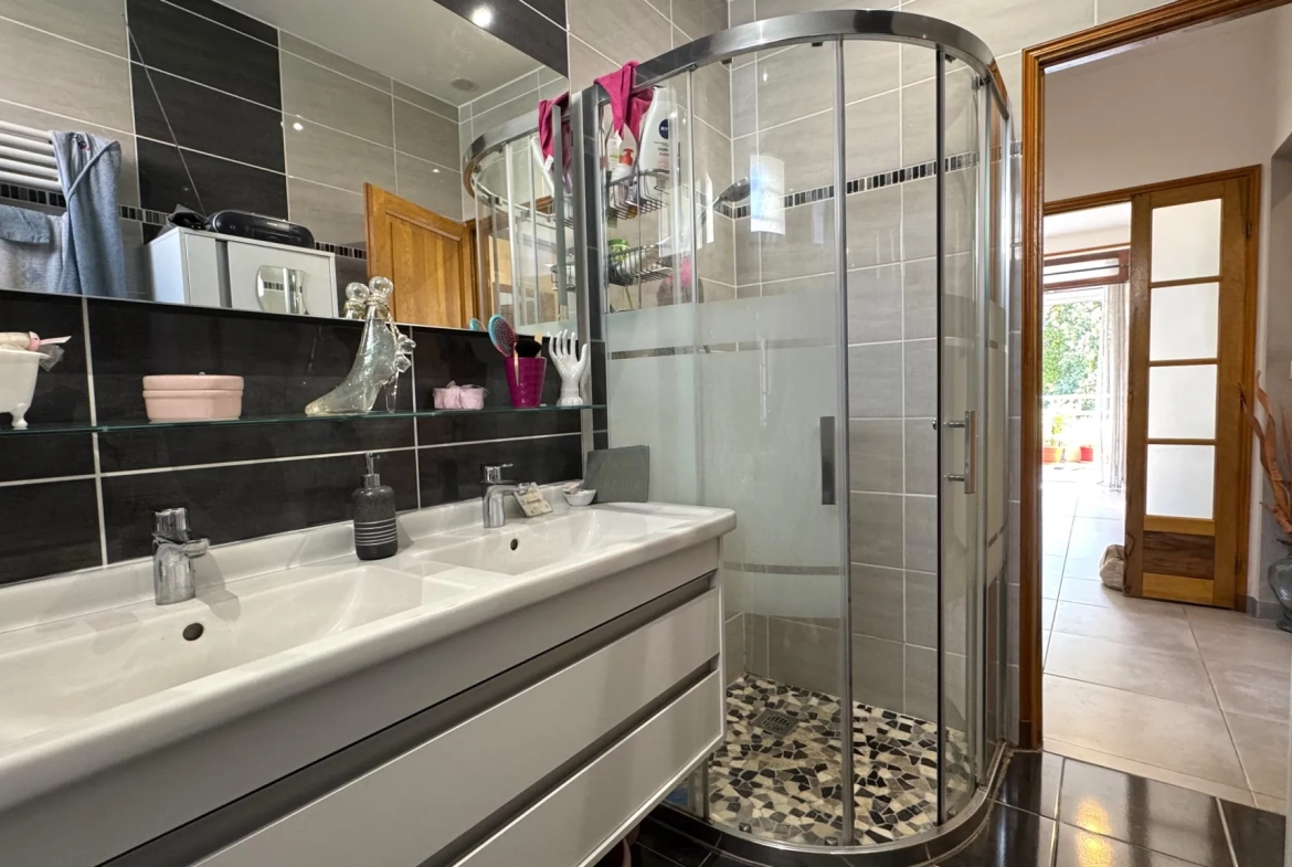 Appartement de 105 m² avec terrasse, garage à Nîmes - Quartier Marronniers 