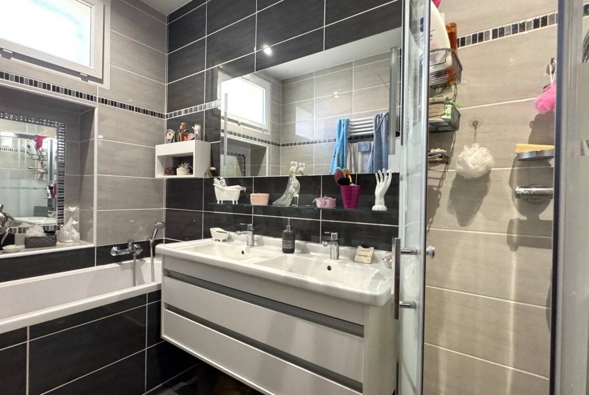 Appartement de 105 m² avec terrasse, garage à Nîmes - Quartier Marronniers 