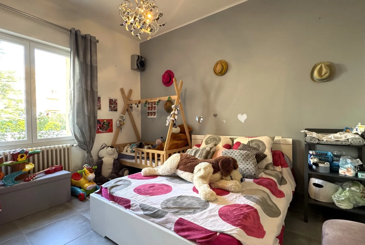 Appartement de 105 m² avec terrasse, garage à Nîmes - Quartier Marronniers 