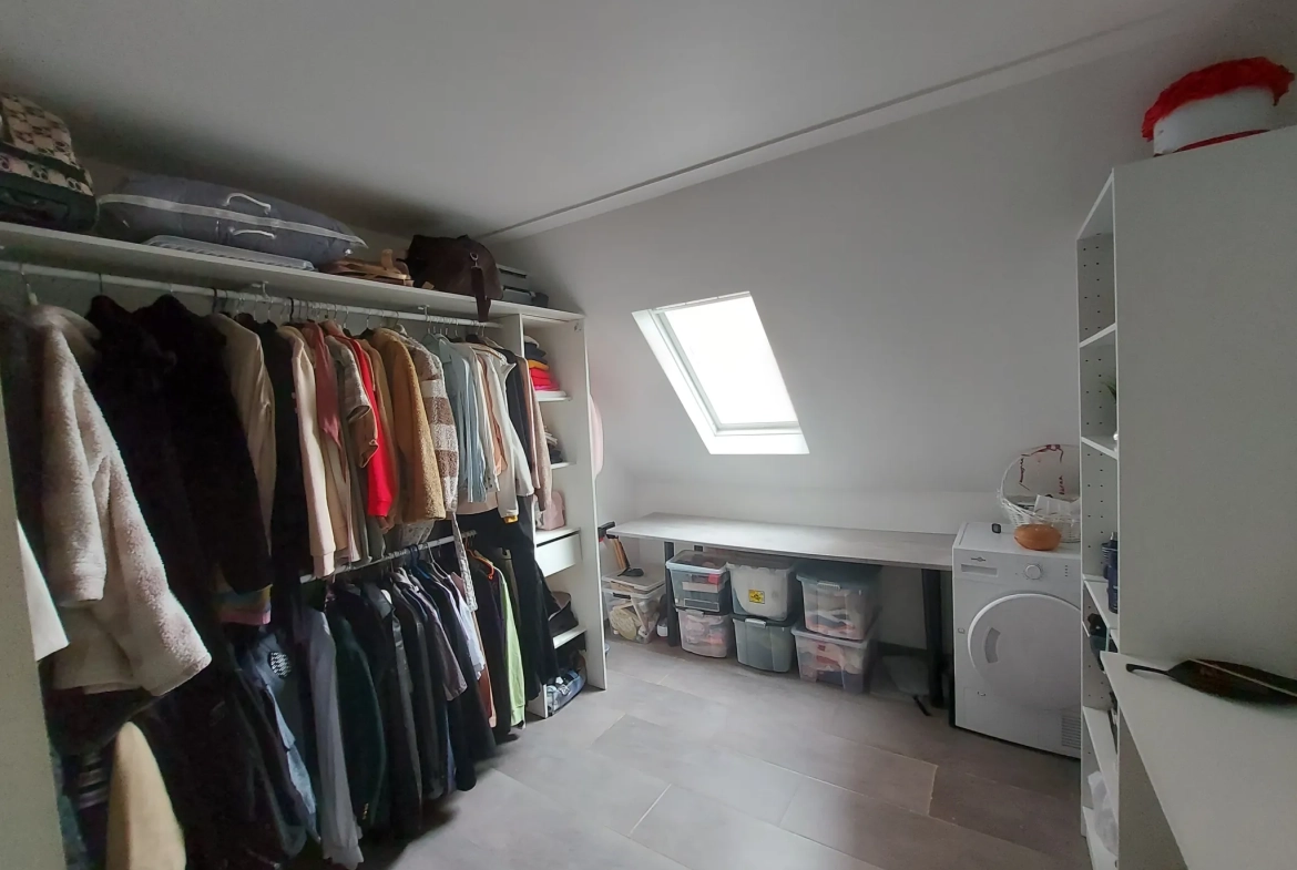 Appartement 4 pièces à Mantes-la-Ville avec balcon et parking en centre-ville 