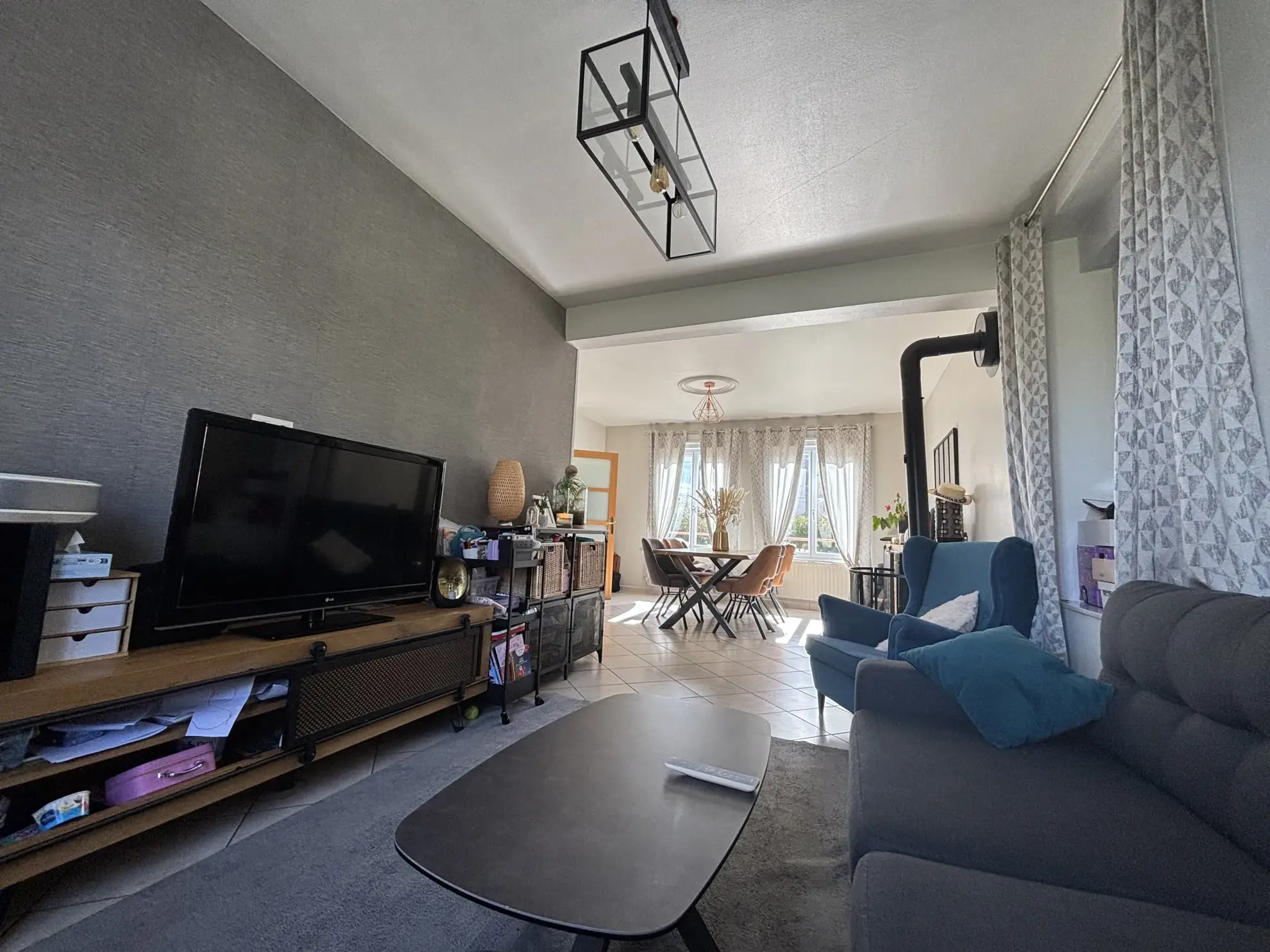 Maison à vendre à Lesneven avec jardin et multiple chambres, proche commodités 