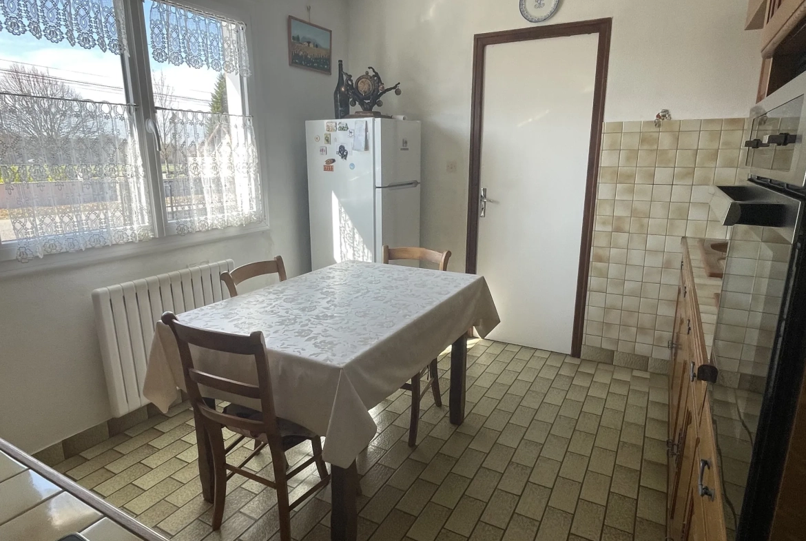 Maison de plain-pied à Bletterans avec grand terrain et garage 