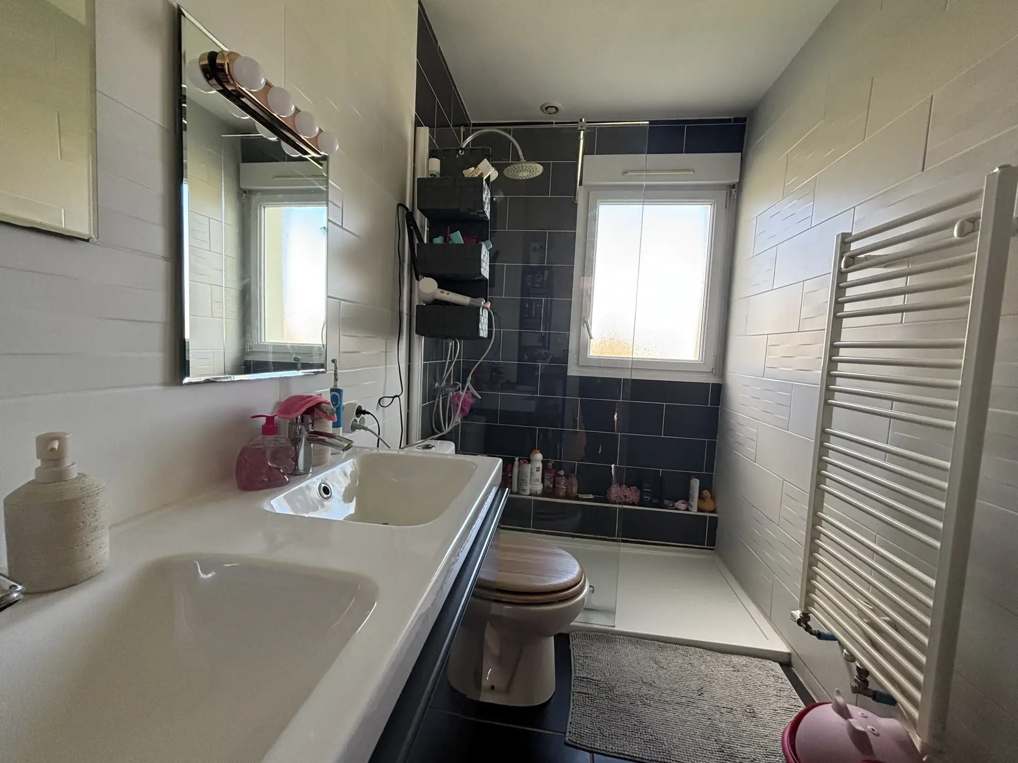 Maison à vendre à Lesneven avec jardin et multiple chambres, proche commodités 