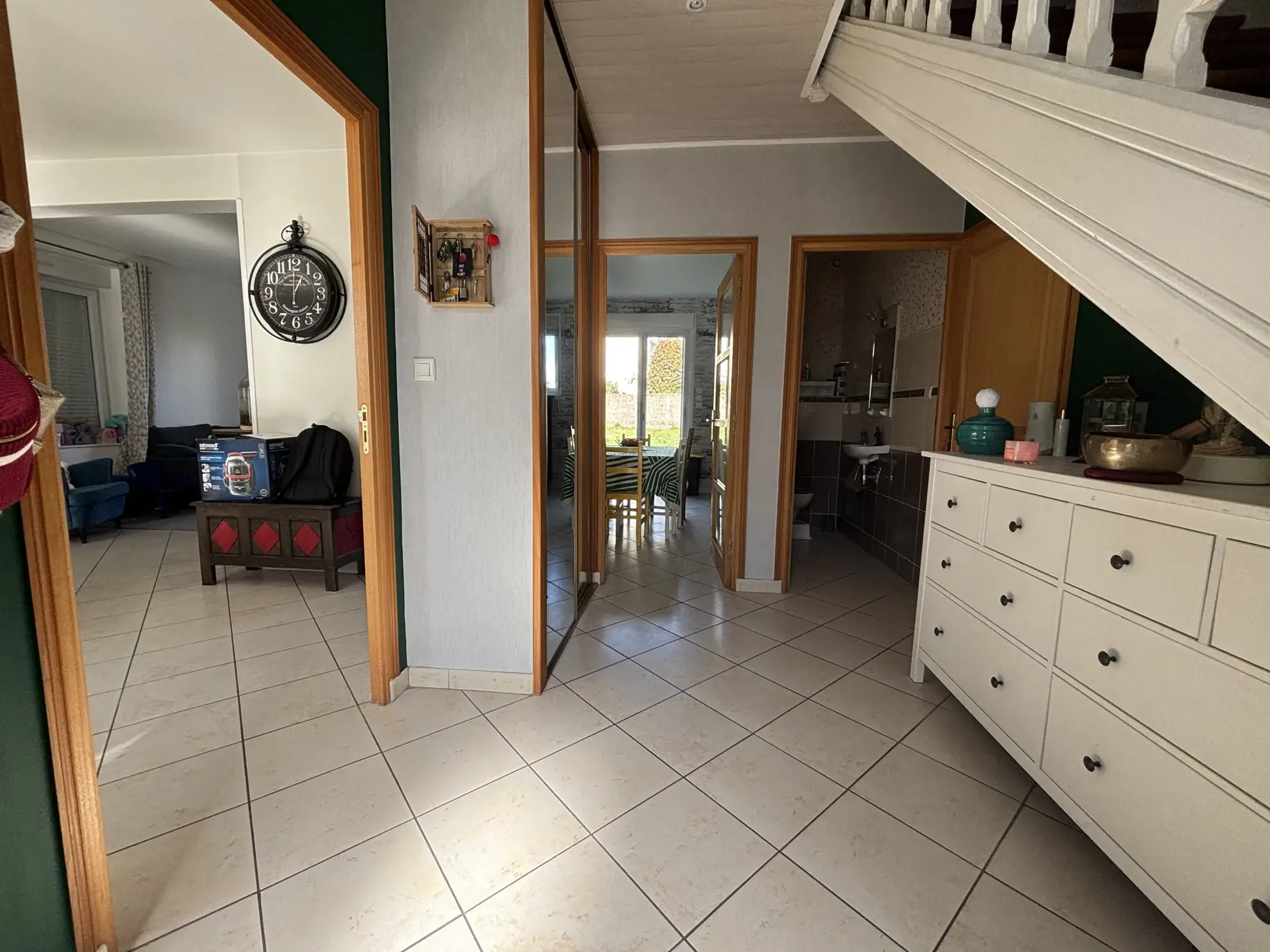 Maison à vendre à Lesneven avec jardin et multiple chambres, proche commodités 