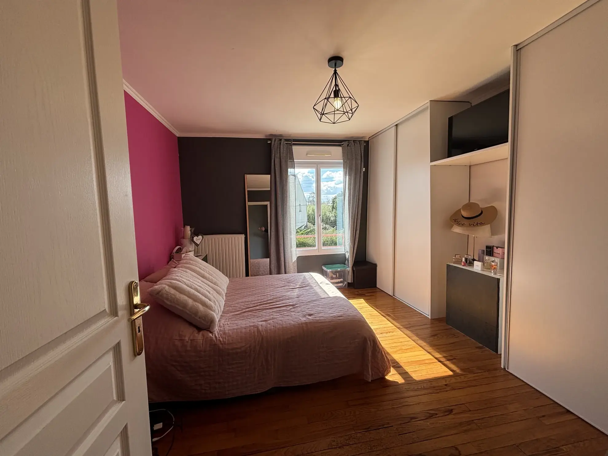 Maison à vendre à Lesneven avec jardin et multiple chambres, proche commodités 