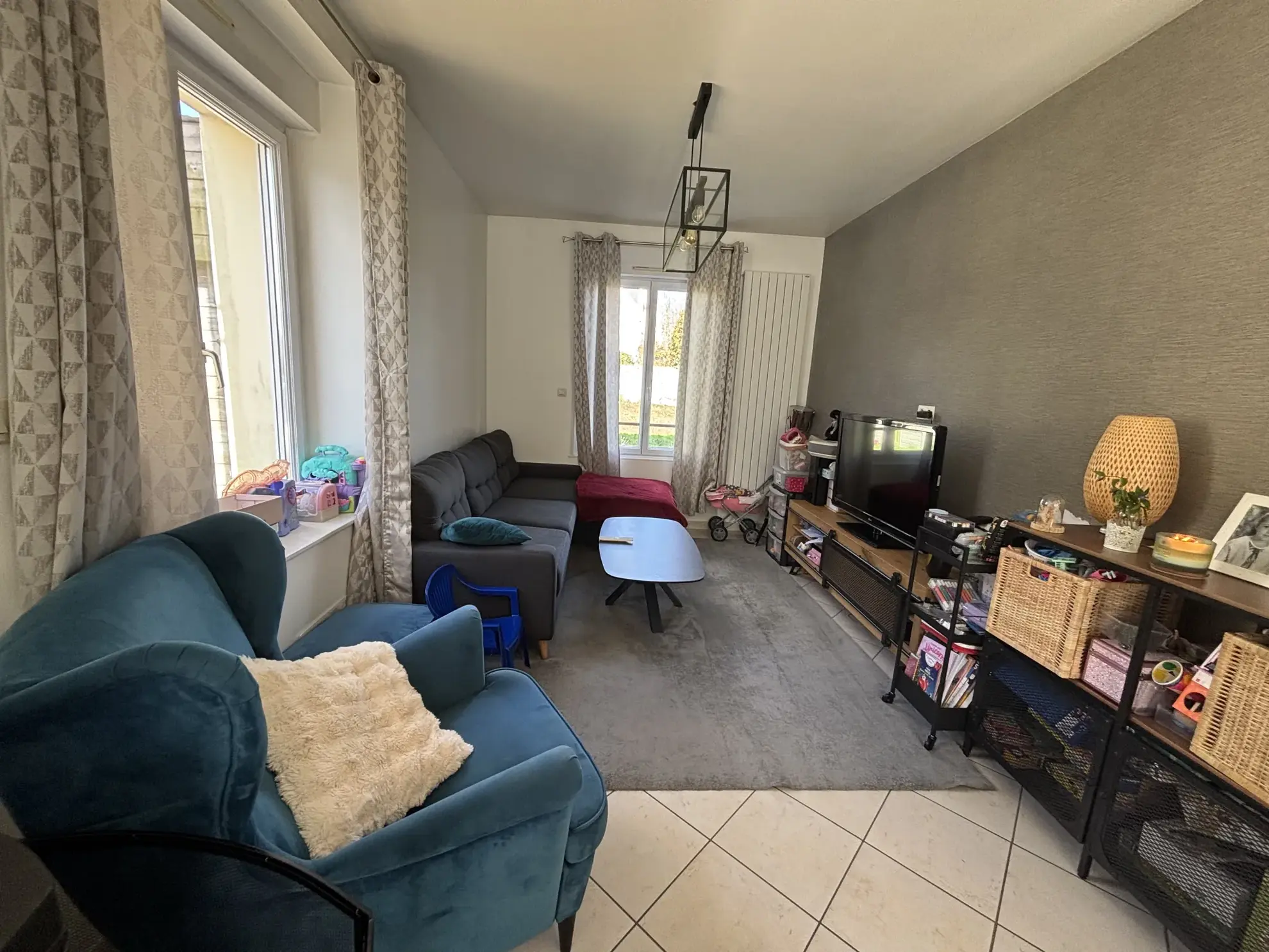 Maison à vendre à Lesneven avec jardin et multiple chambres, proche commodités 