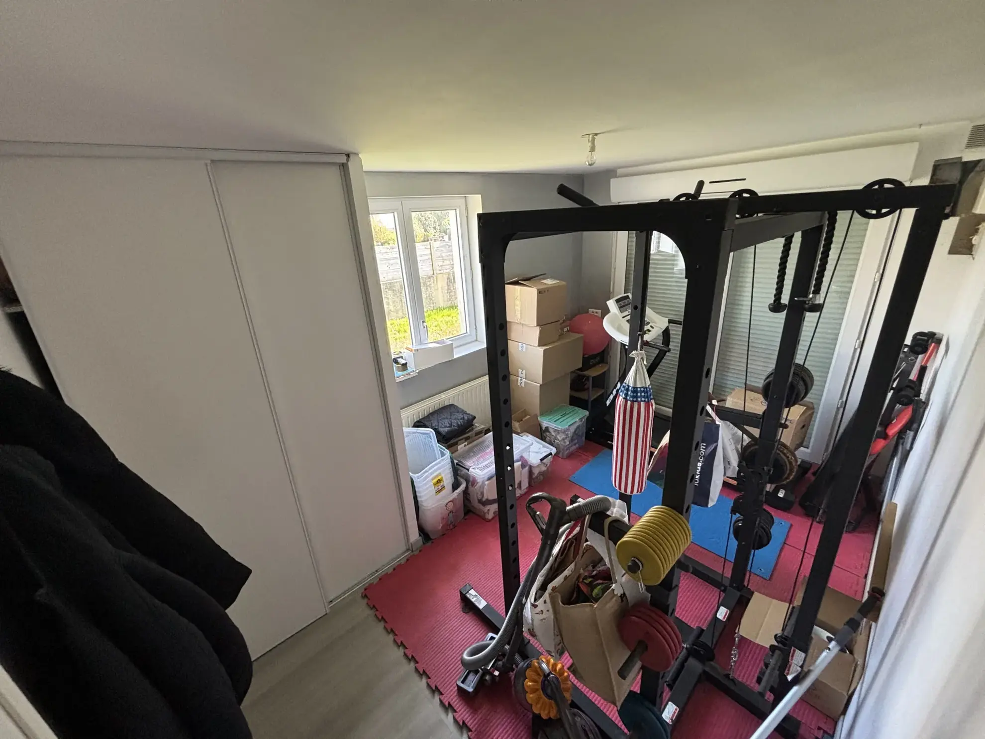 Maison à vendre à Lesneven avec jardin et multiple chambres, proche commodités 