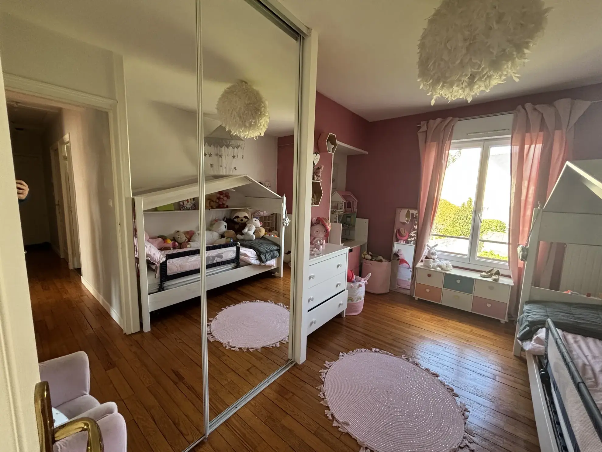 Maison à vendre à Lesneven avec jardin et multiple chambres, proche commodités 