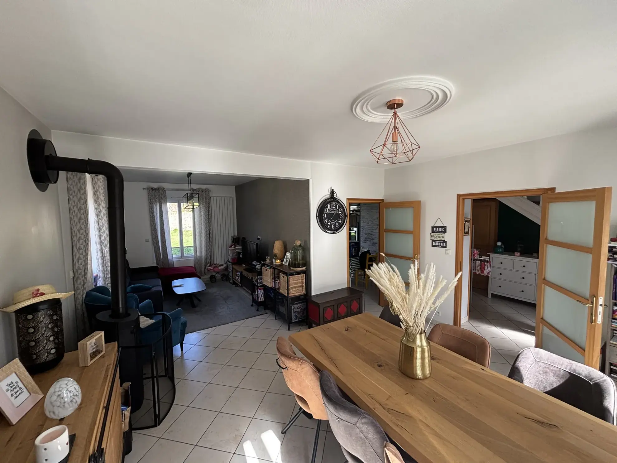 Maison à vendre à Lesneven avec jardin et multiple chambres, proche commodités 