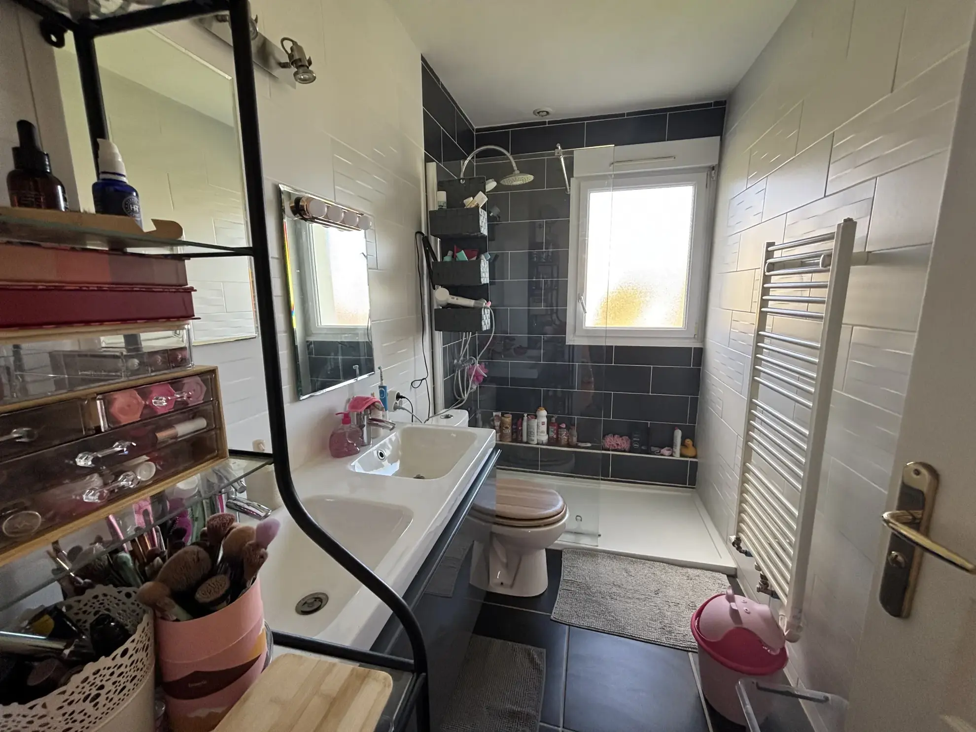 Maison à vendre à Lesneven avec jardin et multiple chambres, proche commodités 