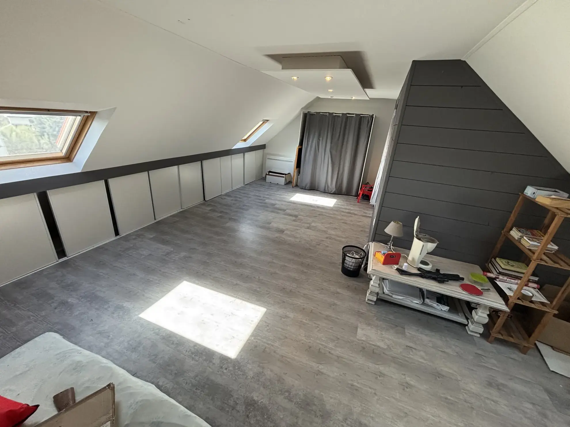 Maison à vendre à Lesneven avec jardin et multiple chambres, proche commodités 