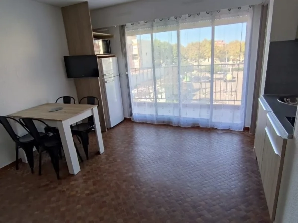 Studio cabine à vendre à Gruissan à 50m de la plage avec Terrasse et parking sécurisé