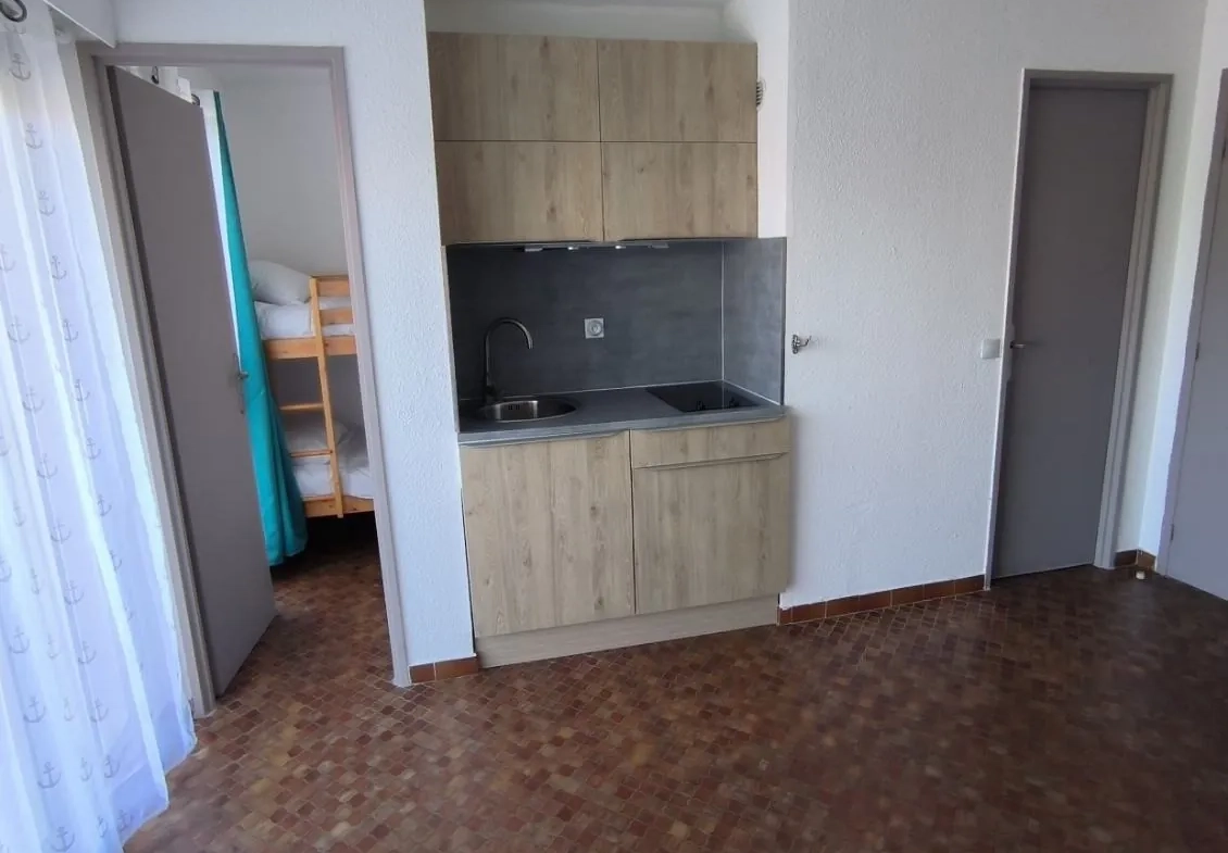 Studio cabine à vendre à Gruissan à 50m de la plage avec Terrasse et parking sécurisé 