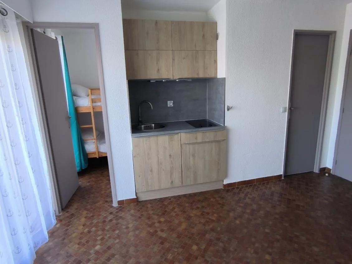 Studio cabine à vendre à Gruissan à 50m de la plage avec Terrasse et parking sécurisé 