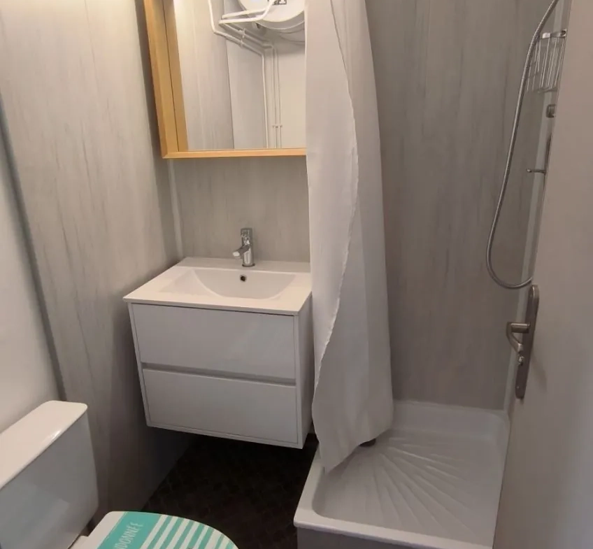 Studio cabine à vendre à Gruissan à 50m de la plage avec Terrasse et parking sécurisé 