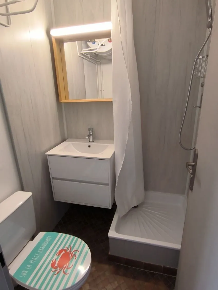 Studio cabine à vendre à Gruissan à 50m de la plage avec Terrasse et parking sécurisé 