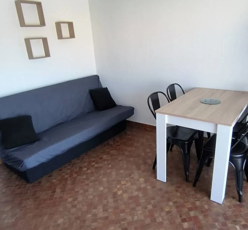 Studio cabine à vendre à Gruissan à 50m de la plage avec Terrasse et parking sécurisé 