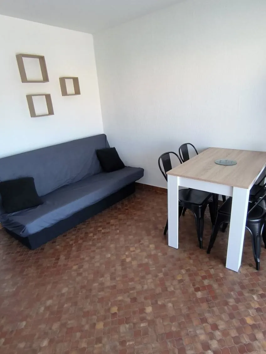 Studio cabine à vendre à Gruissan à 50m de la plage avec Terrasse et parking sécurisé 