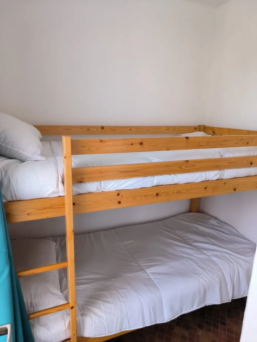 Studio cabine à vendre à Gruissan à 50m de la plage avec Terrasse et parking sécurisé 