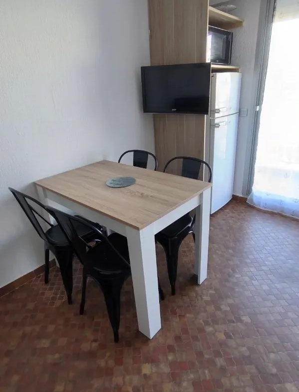 Studio cabine à vendre à Gruissan à 50m de la plage avec Terrasse et parking sécurisé 