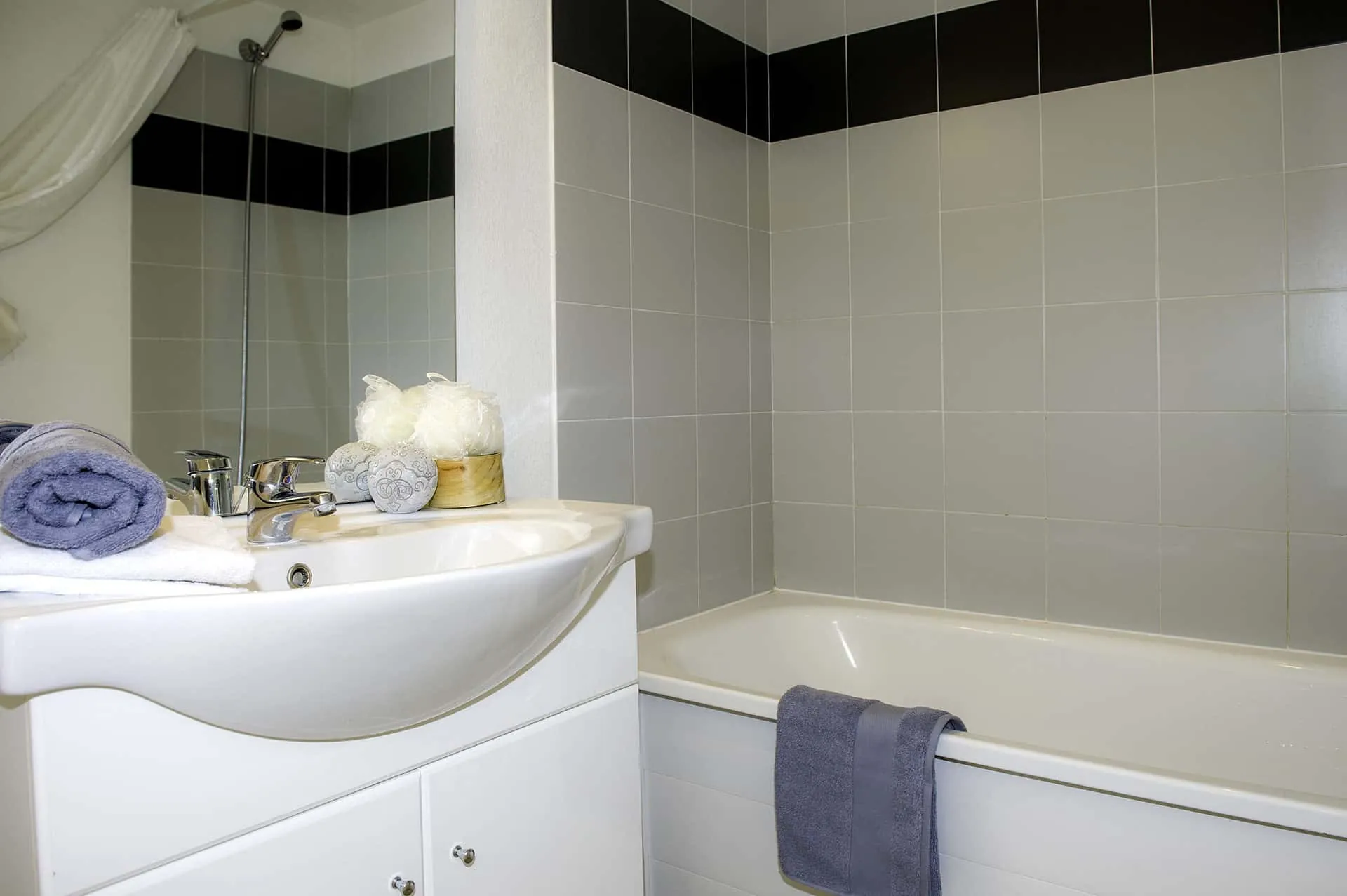 Investissement locatif : studio avec bail commercial à Biot, parfait pour rentabilité 