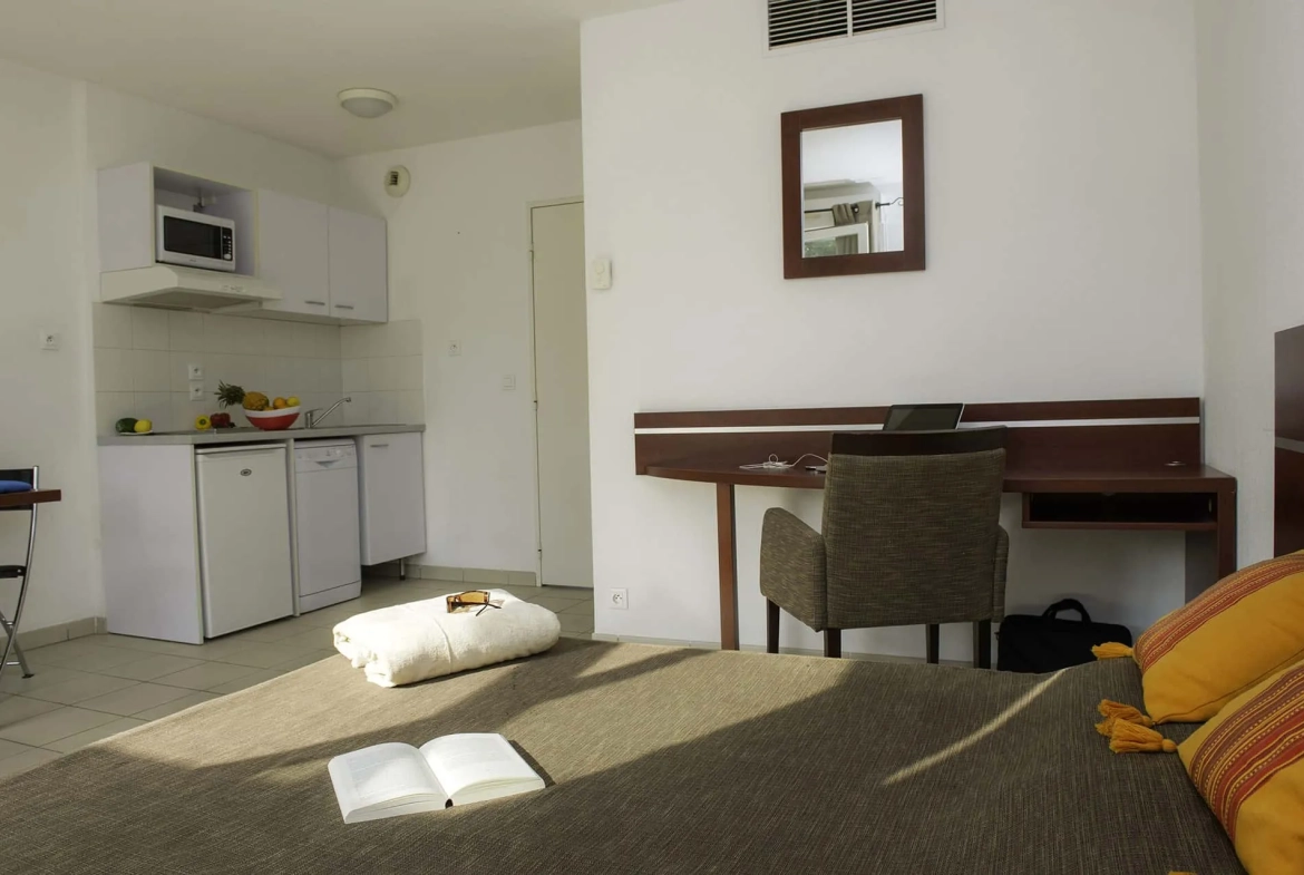 Investissement locatif : studio avec bail commercial à Biot, parfait pour rentabilité 