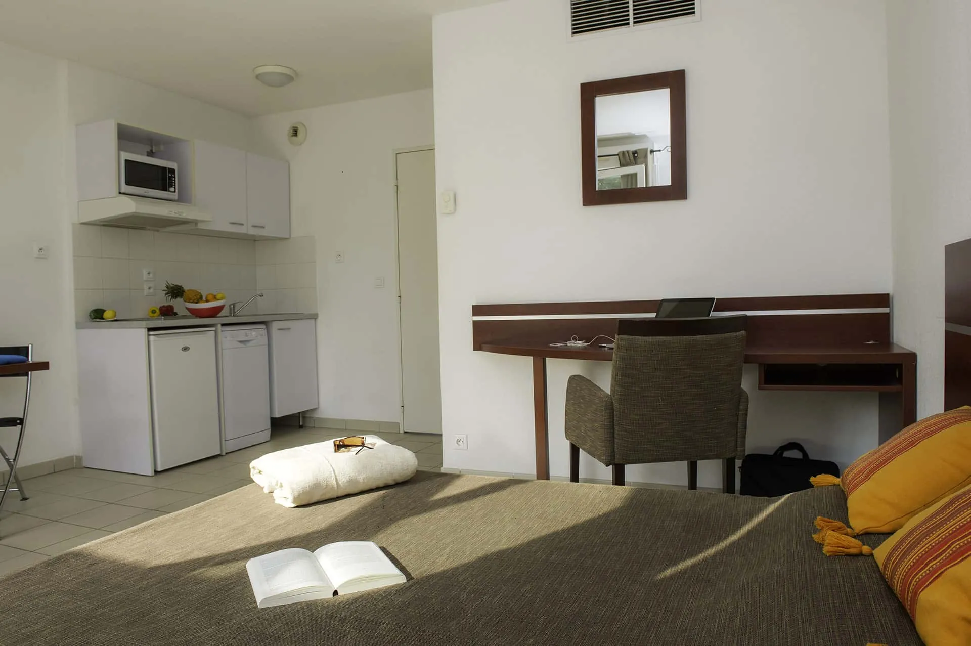 Investissement locatif : studio avec bail commercial à Biot, parfait pour rentabilité 