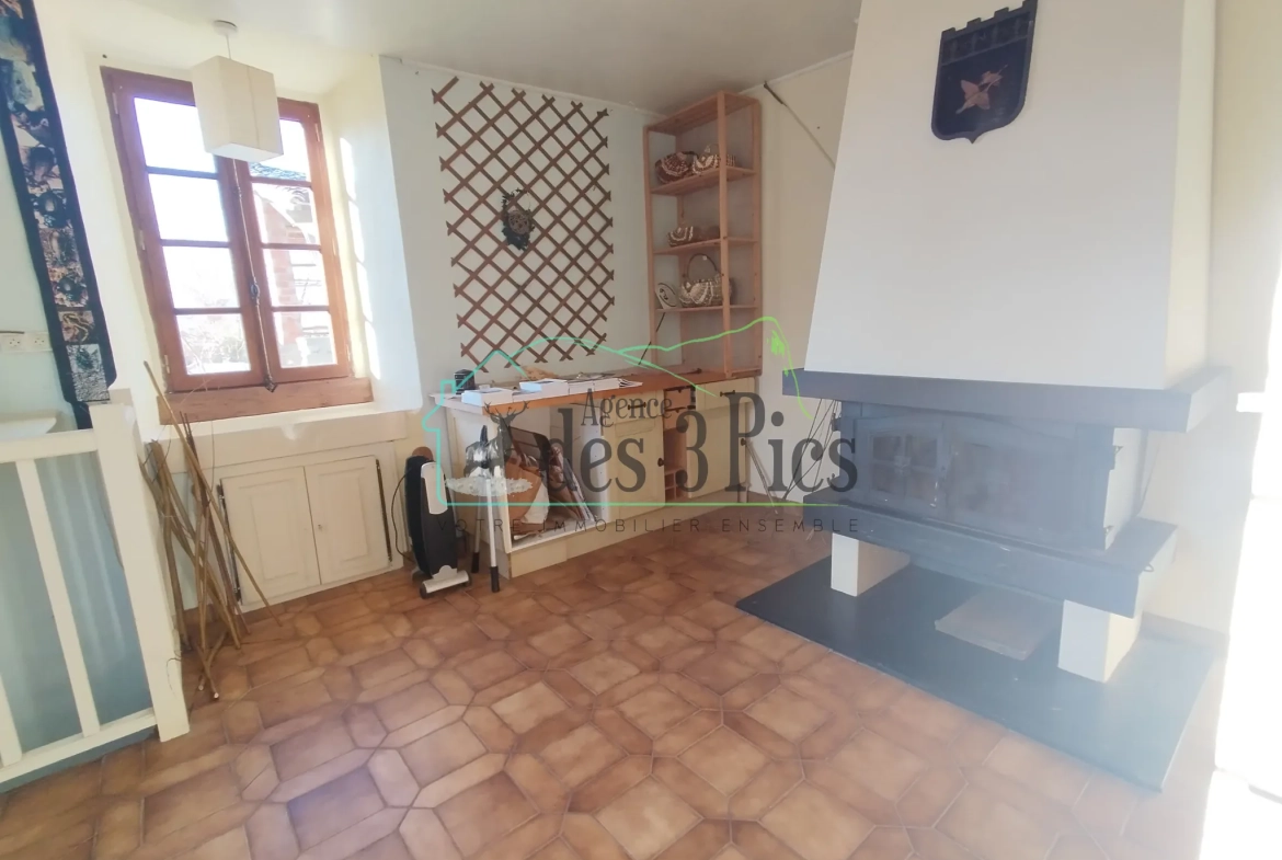 Maison indépendante avec grand terrain de 5500 m² à Lescure, vue Pyrénées 