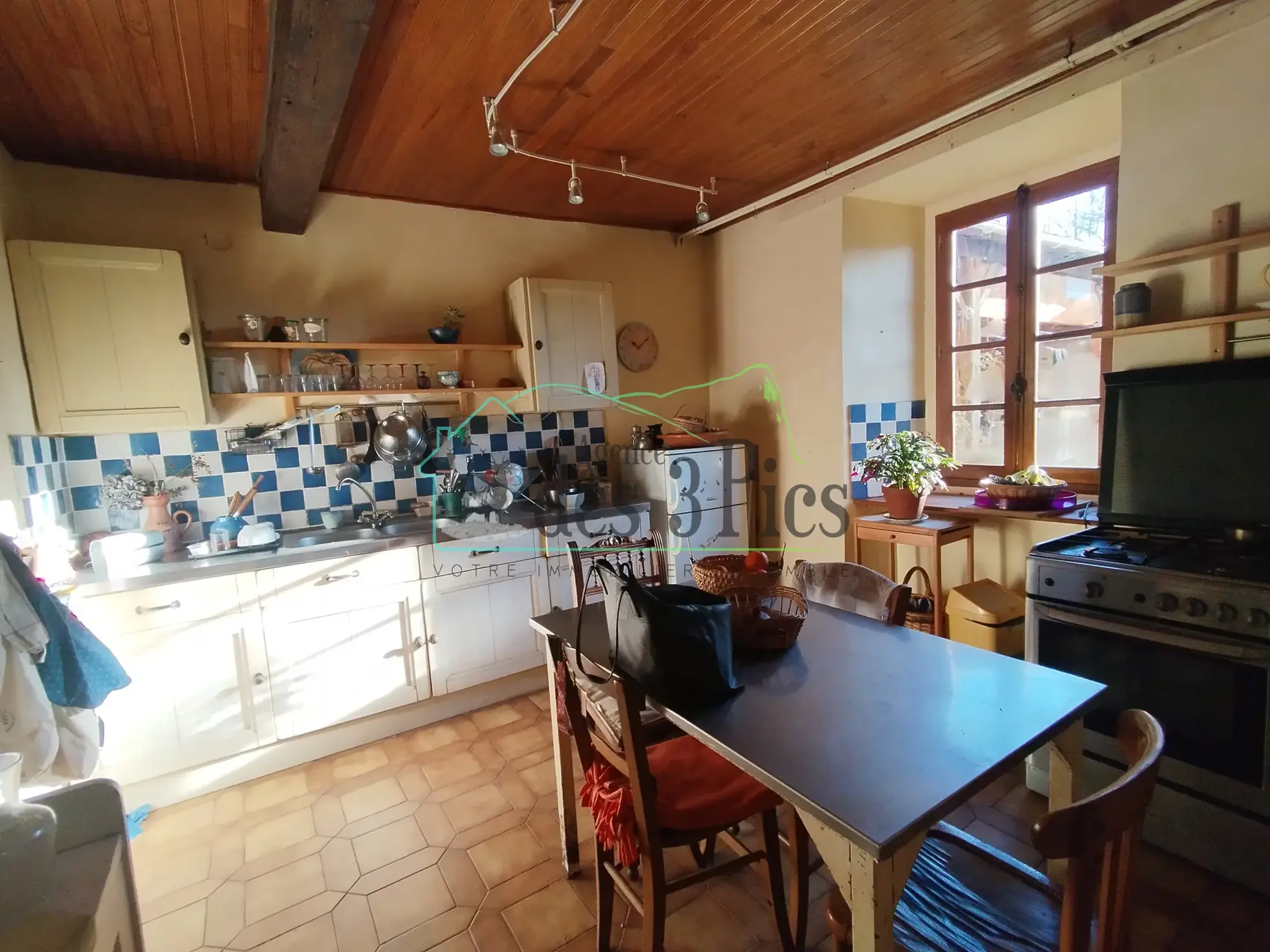 Maison indépendante avec grand terrain de 5500 m² à Lescure, vue Pyrénées 