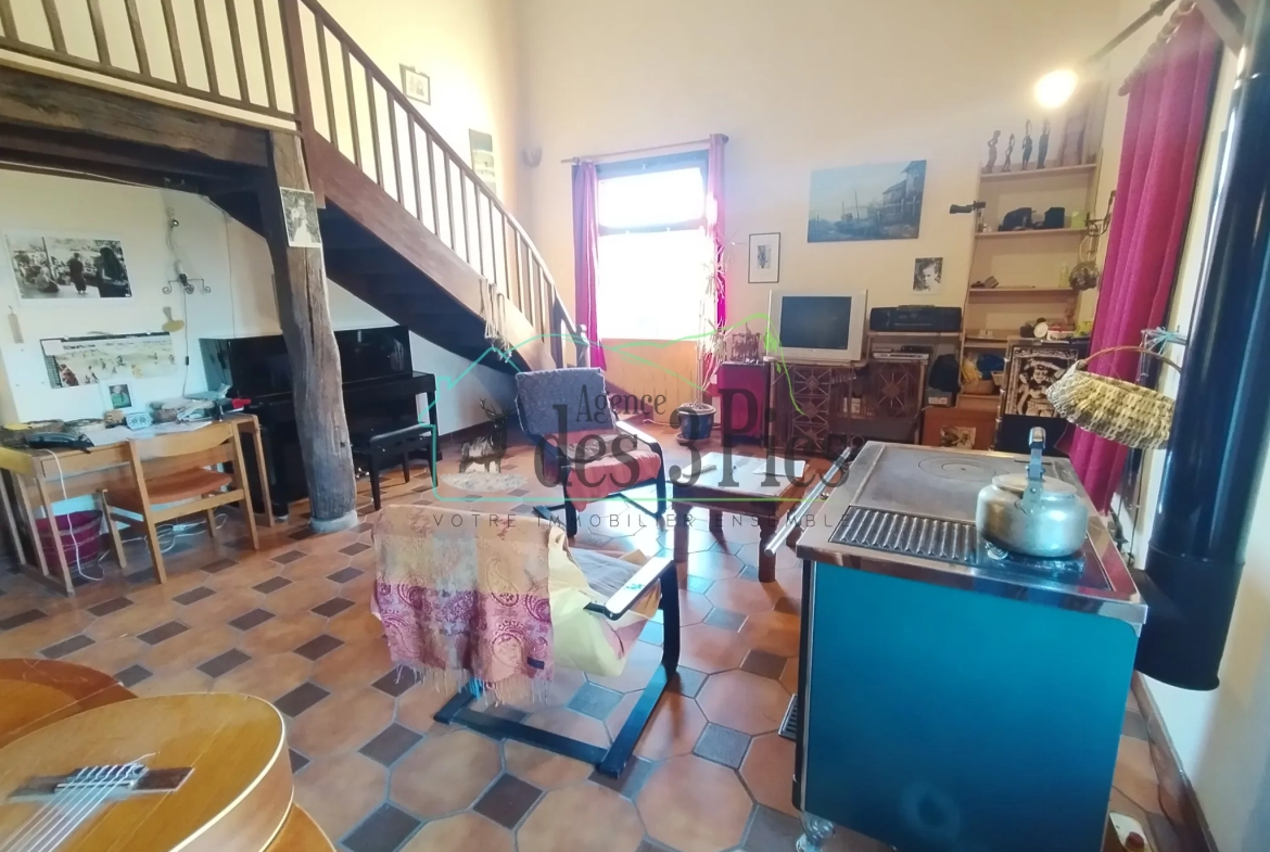 Maison indépendante avec grand terrain de 5500 m² à Lescure, vue Pyrénées 