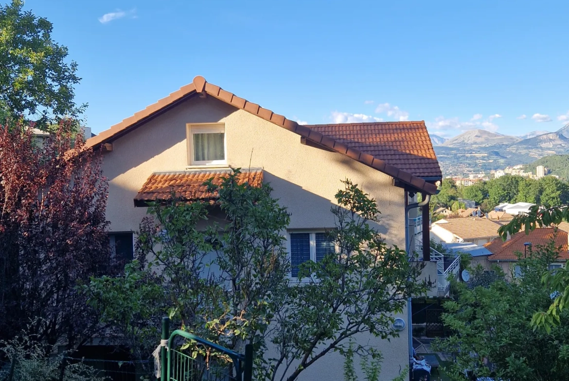 À vendre appartement T2 à Gap avec terrasse, garage et vue dégagée 