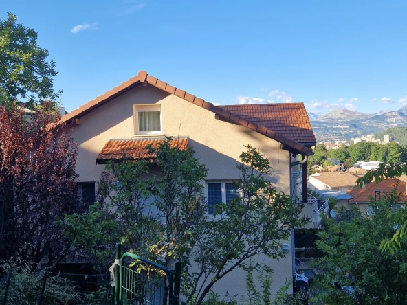 À vendre appartement T2 à Gap avec terrasse, garage et vue dégagée