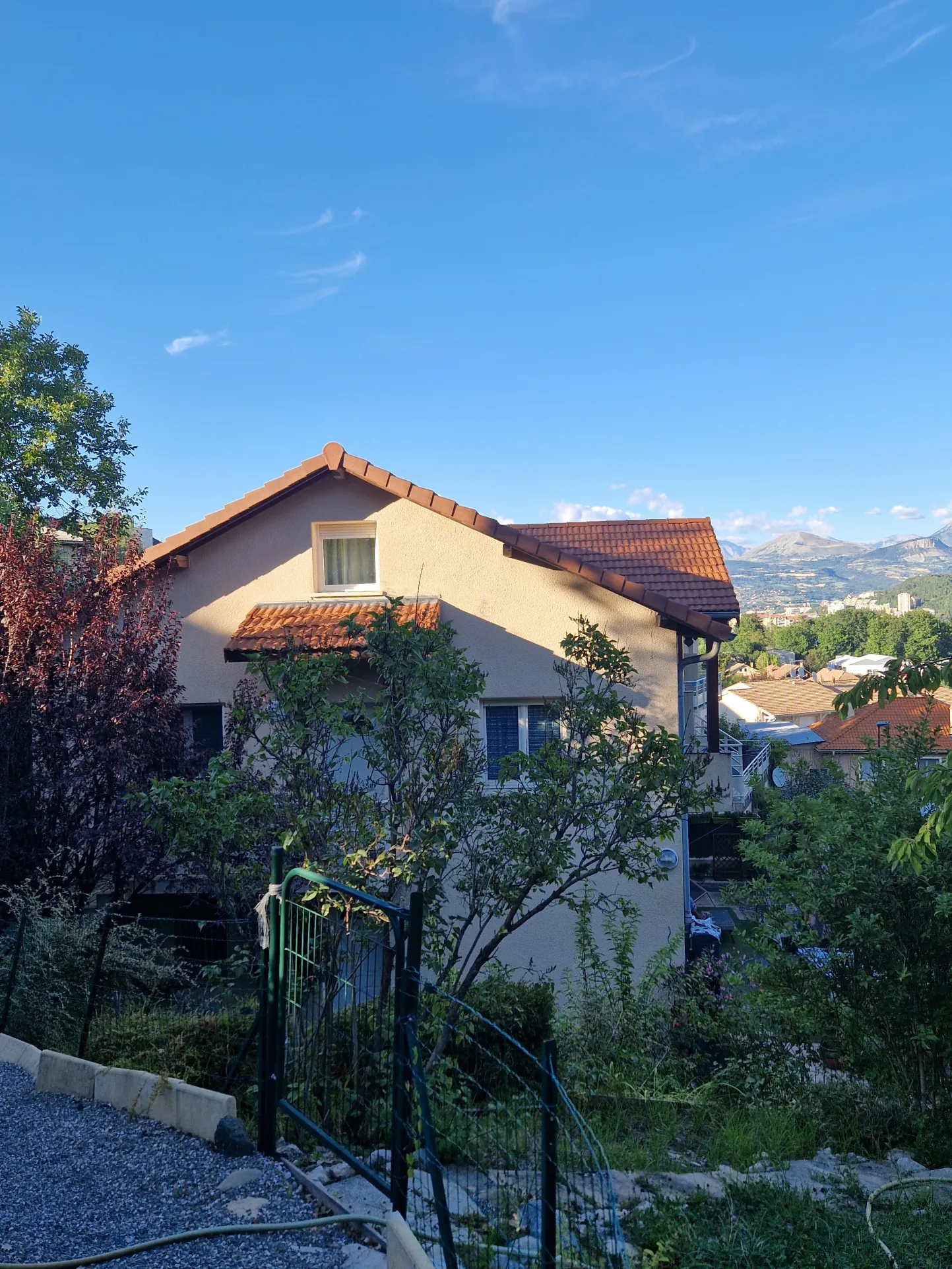 À vendre appartement T2 à Gap avec terrasse, garage et vue dégagée 