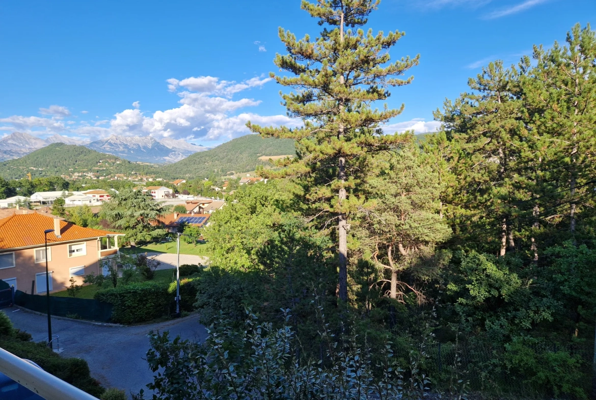 À vendre appartement T2 à Gap avec terrasse, garage et vue dégagée 