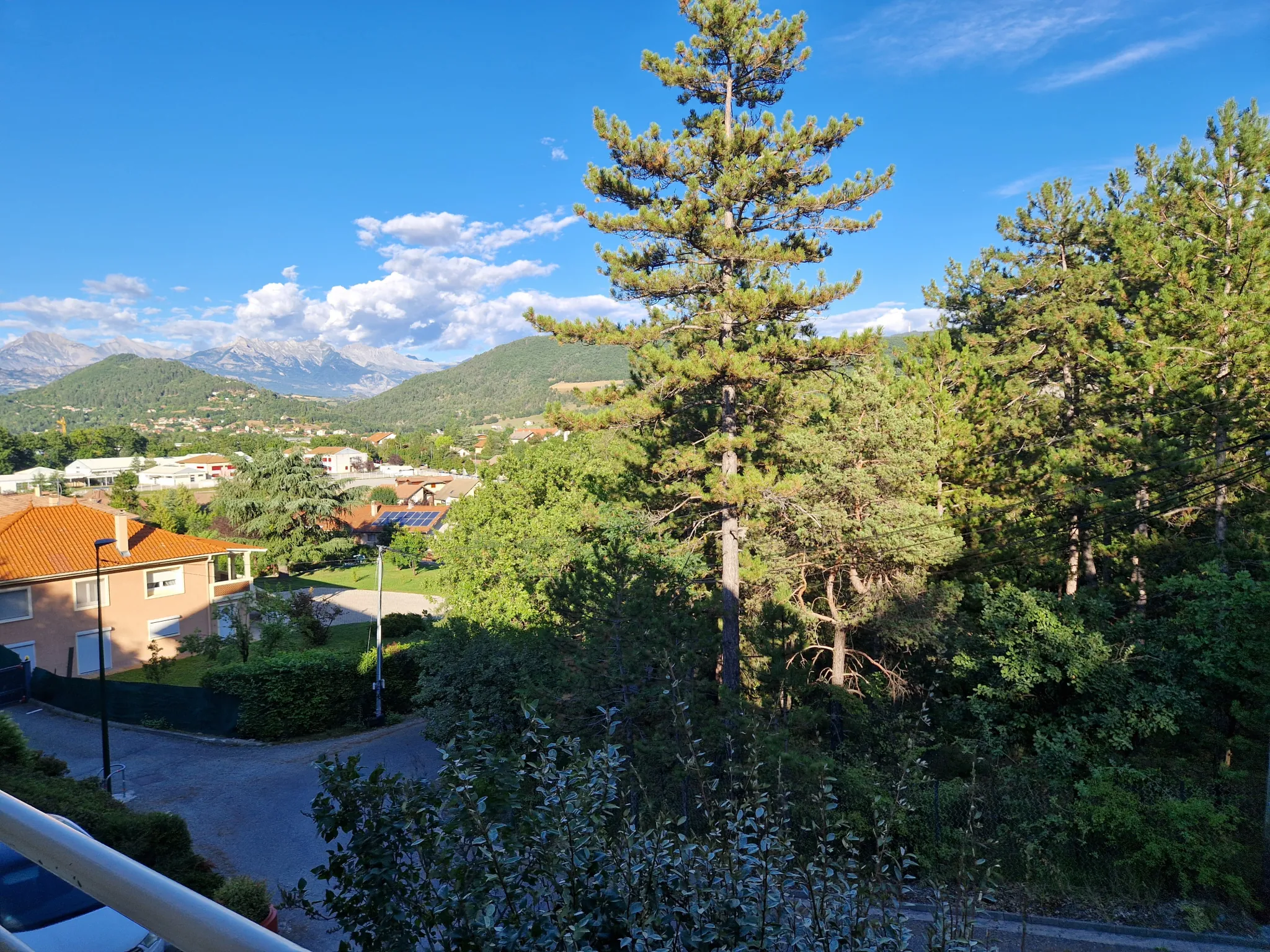 À vendre appartement T2 à Gap avec terrasse, garage et vue dégagée 
