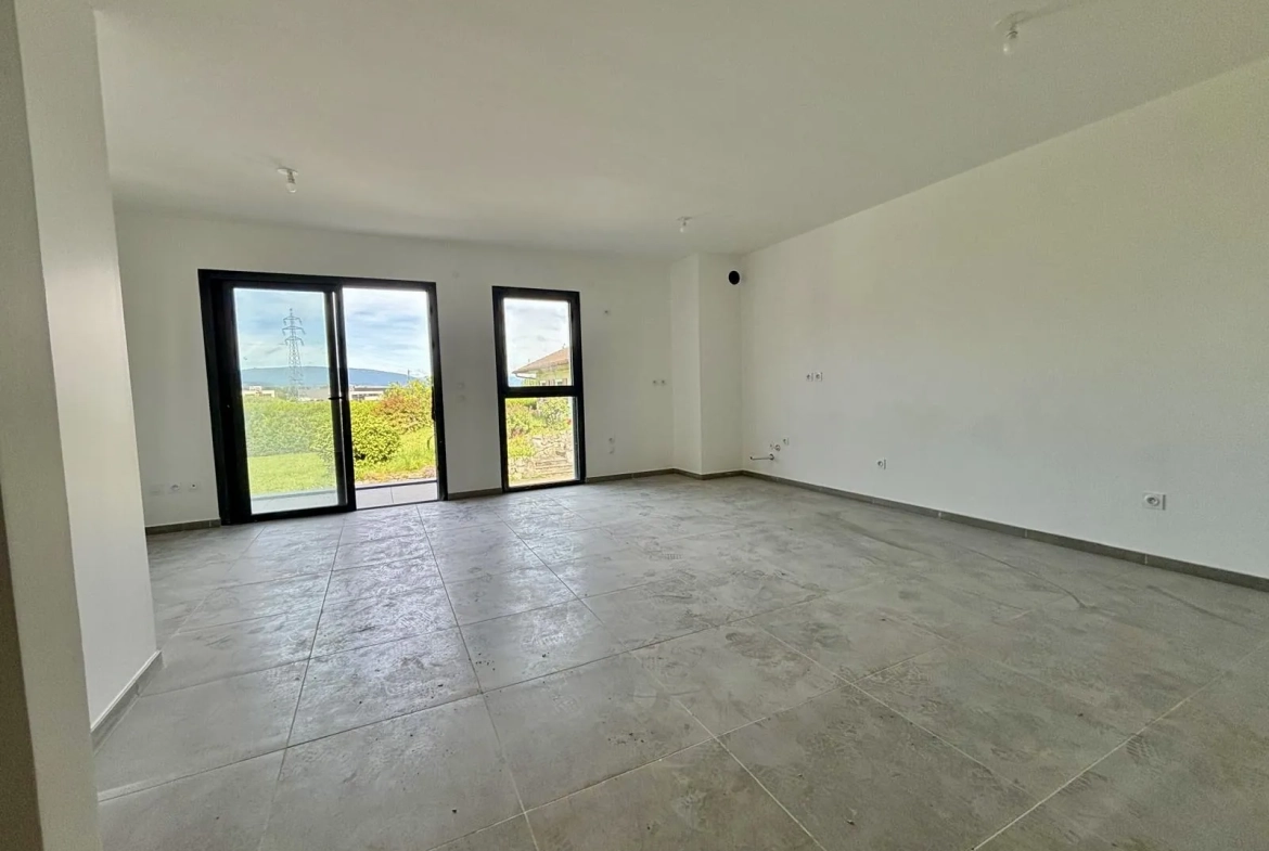 Appartement T2 de 55m² avec balcon à Saint-Pierre-en-Faucigny, résidence moderne 